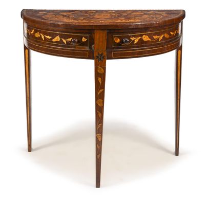 l'image d'une table en bois surmontée d'un tiroir