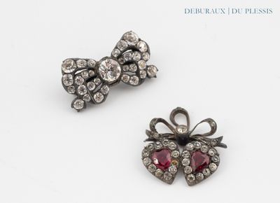 paire de broches anciennes en argent et rubis en forme de nœud