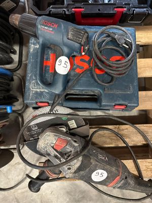 many tools that are sitting on a pallet