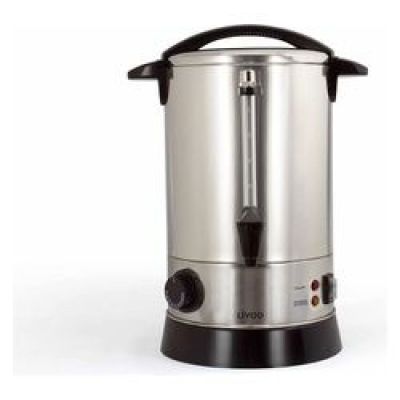 une image représentant une cafetière en acier inoxydable sur fond blanc