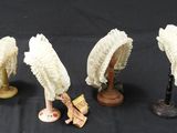 trois bananes posées sur une table