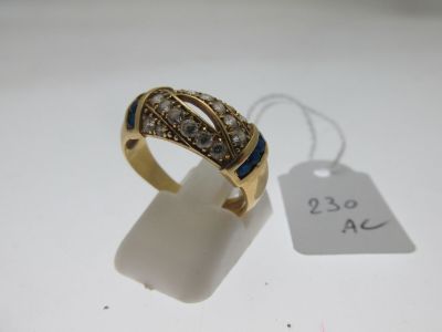 Gros plan sur une bague avec une étiquette de prix.
