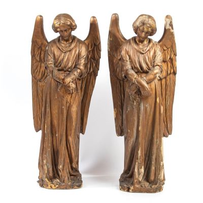 TRAVAIL DU XVIIIE Paire d'anges