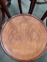 Suite de six chaises en bois courbé verni de style bistro. (photo 6)