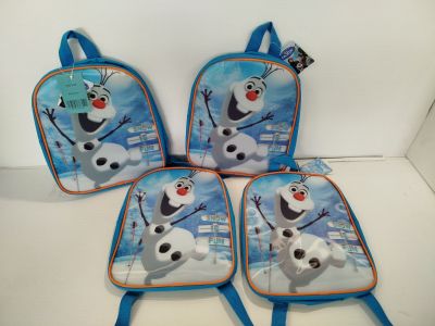 trois sacs à dos avec une image d'Olaf, le bonhomme de neige, dessus