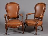 paire de fauteuils en cuir de style Louis II
