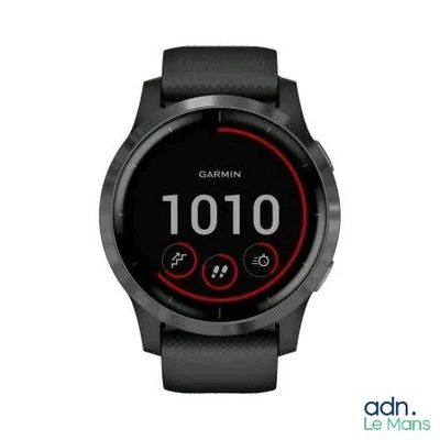 gros plan d'une montre intelligente sur fond blanc