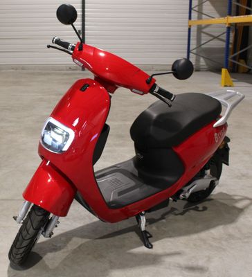 un scooter rouge garé dans un garage