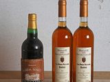trois bouteilles de vin posées sur une table, l'une à côté de l'autre