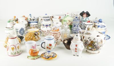 de nombreux types de poteries sur la table