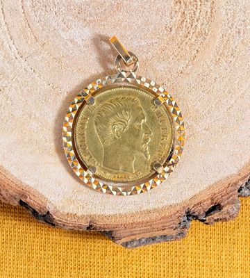 a gold coin is sitting on top of a piece of wood