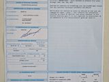 un gros plan sur une feuille de papier sur laquelle figure la photo d'une personne