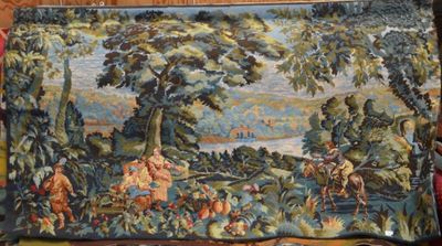 une tapisserie représentant un homme à cheval