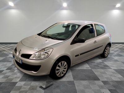 CLIO 1.2 16V 75 EXTRÊME - ES - Mise en service: 28… - Photo 1