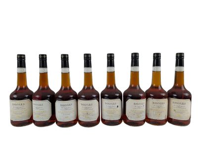 six bouteilles de vin alignées sur un fond blanc