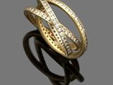 une bague croisée en or 18 carats et diamants