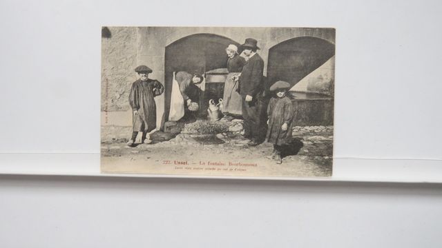 Corrèze : Ussel. La Fontaine Bourbounoux (AAA 222). TBE. Carte pe...