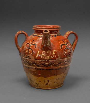 un vase marron et rouge sur lequel figurent des chiffres