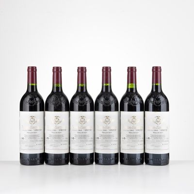 six bouteilles de vin rouge alignées