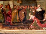 tableau représentant un grand groupe de personnes dans une pièce, avec un chien sur un tapis