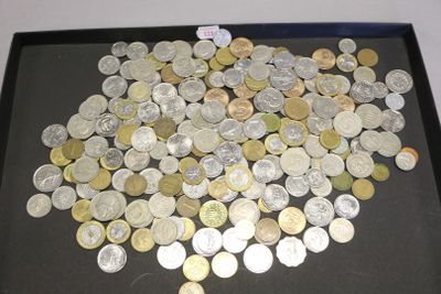 Lot de PIECES de circulation principalement en francs.