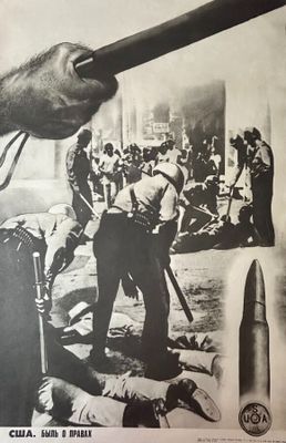 une vieille photo en noir et blanc représentant un homme tenant un pistolet
