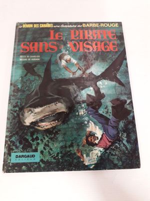 la couverture d'un livre sur laquelle figurent un requin et un homme sur un bateau