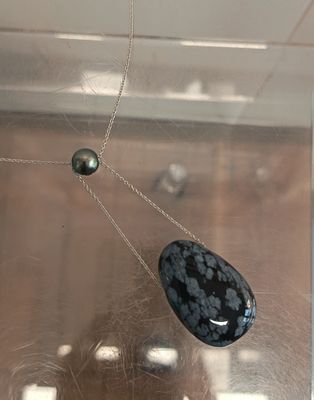 Chaine en argent (800e) ornée d'une pierre et d'une perle de…
