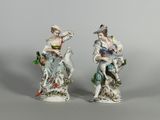 paire de figurines en porcelaine représentant une femme et un homme