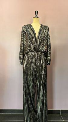 a black and silver dress on a mannequin mannequin mannequin mannequin mannequin mannequin mannequin mannequin mann