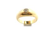 l'image d'une bague en or surmontée d'un diamant