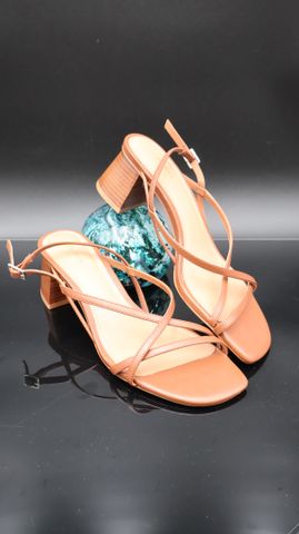 & OTHER STORIES – Paire de sandales en cuir marron. Neuves. Taill...