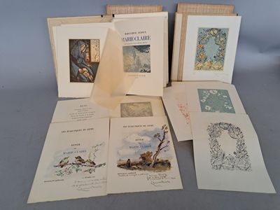 un grand nombre de livres posés sur une table