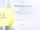 un bout de papier sur lequel est collé un autocollant jaune