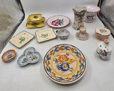 de nombreux types d'assiettes et de bols différents sur la table