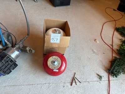 2 vases d'expansion sans marque apparente