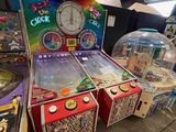 Il y a de nombreux types de machines d'arcade dans cette salle