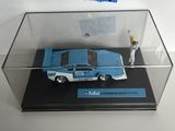 une vitrine contenant une maquette de voiture de police
