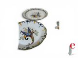 a plate with a bird on it and a plate with a bird on it