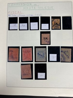 une photo d'une photo d'une collection de timbres