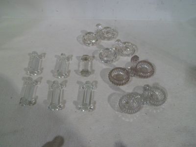 a lot of glass objects that are on the table