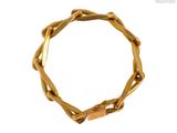 une image d'un bracelet en or sur fond blanc