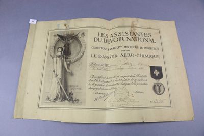 un vieux document sur lequel figure l'image d'une femme tenant une épée