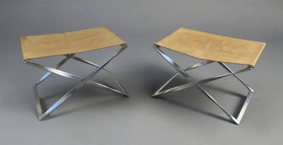 paire de tabourets en chrome et cuir