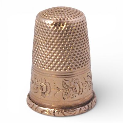 DE A COUDRE en or jaune à décor d'un cartouche et d'une fris… - Photo 1