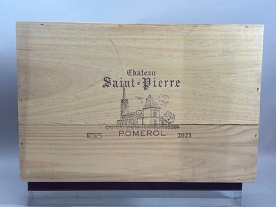 un gros plan d'une boîte en bois sur laquelle figure un dessin