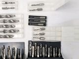 many different types of drill bits in this case