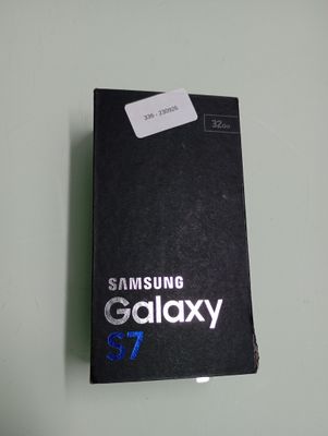 a black samsung galaxy s7 box sitting on top of a table