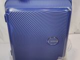 un bagage emballé dans du plastique