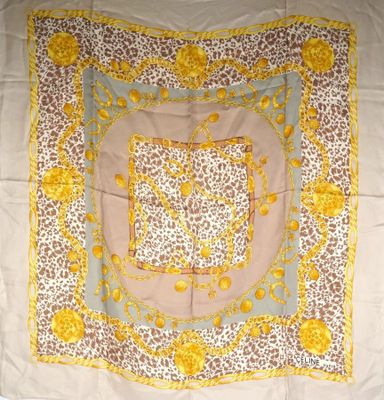 CÉLINE : Foulard en soie à décor polychrome de chaînes et pe…